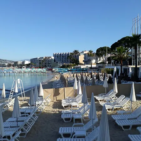 Spacious 3 Bedroom Flat Near City Centre And Beaches Appartement Antibes